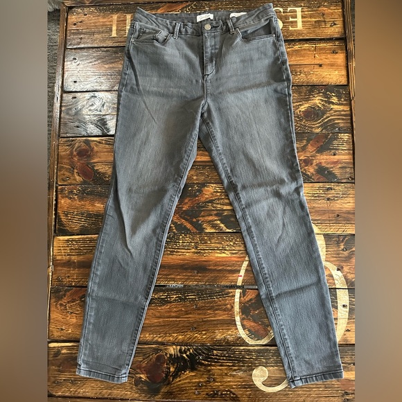 Jessica Simpson Gray Skinny Jeans. Size 10 - Picture 3 of 3